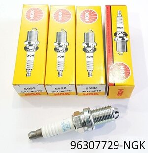 Свеча зажигания NGK BKUR6ETB/6992 Laccetti 1.8 LDA (96307729) 96307729 на Шевроле Лачеті